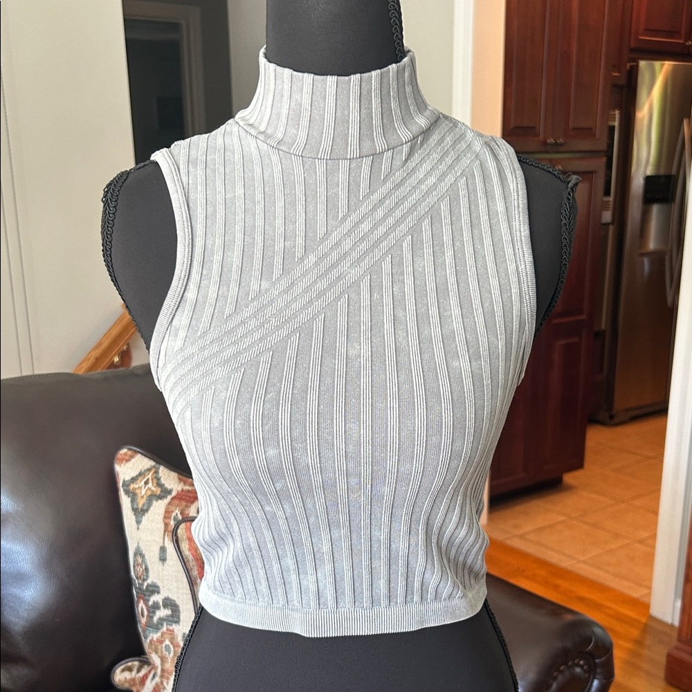 Forever 21 Gray Ribbed Sleeveless Turtleneck Sweater